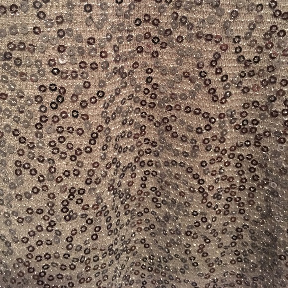 Sequin v-neck tank top - express - Picture 3 of 5